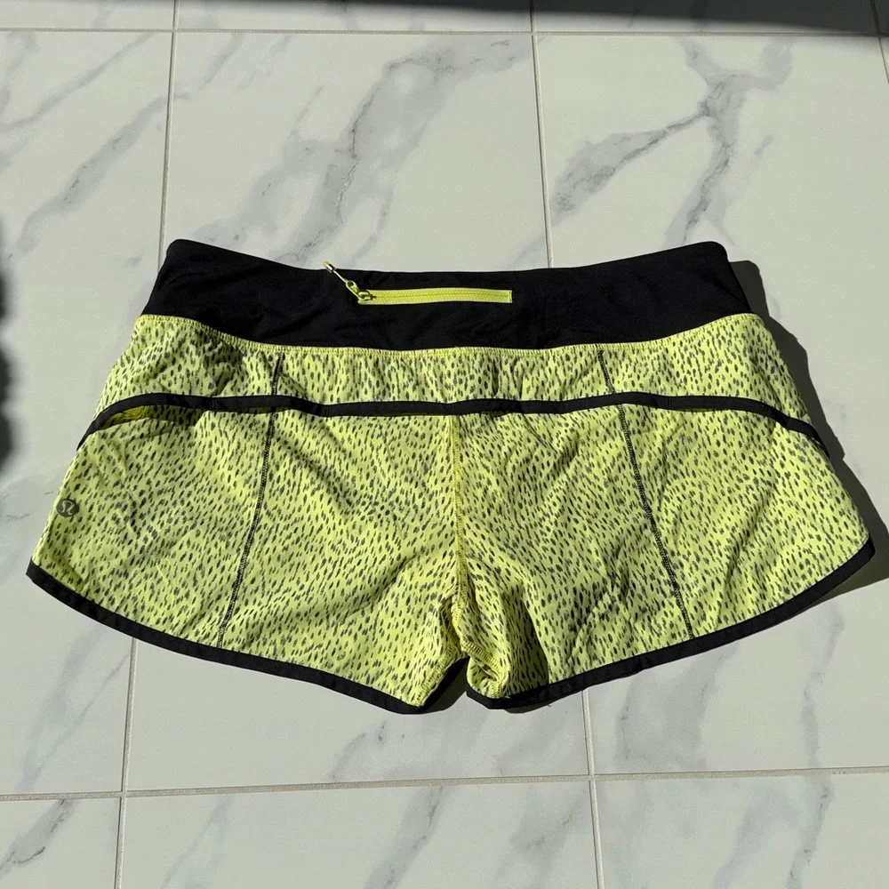 Lululemon Run Speed Short 4-way Stretch Dottie Dash Clarity Yellow Black Size 10